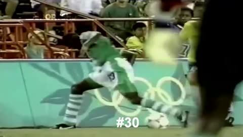 100 Dribbles That Show Why Ronaldo Was Called a Phenomenon