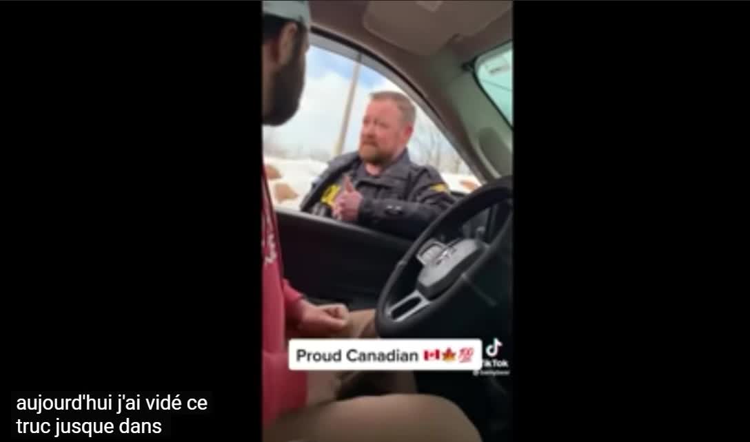 Un policier qui supporte les Truckers