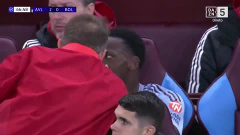 Jhon Duran’s furious reaction after being substituted