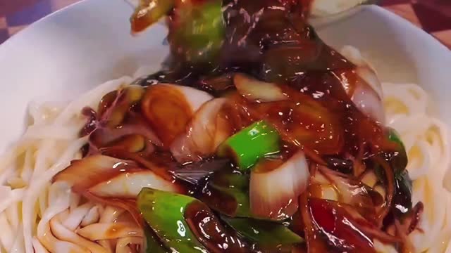 TRENDING OLD SCHOOL VEGAN NOODLESRECIPE IN CHINA