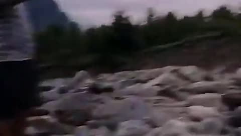 मनाली में फटा बादल - महादेव सबकी रक्षा करे #shorts #viralvideo #manali #cloudburst #latestnews