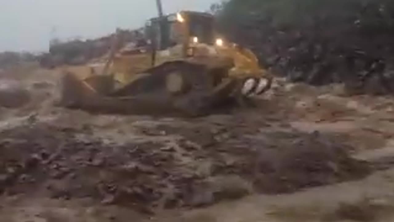 Forte temporal causa alagamentos no trecho da BR-386 em Soledade
