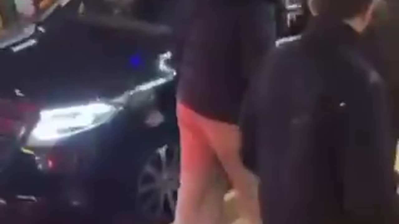 Boxing Legend Floyd Mayweather Attacked by Islamist Mob in London Over His Support For Israel