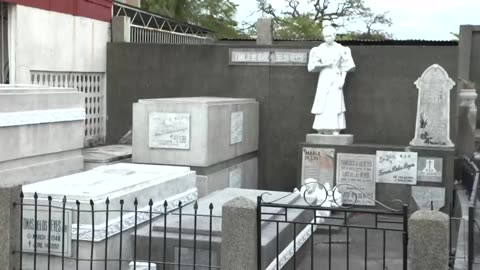 EXtreme poverty _these people live in a cemetery _ free Documentary shorts