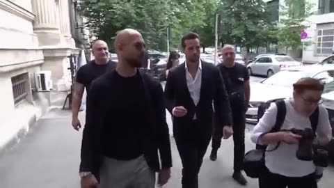 Andrew Tate Responds to Shocking Police Raid at Romanian Home 🔥🔥🔥