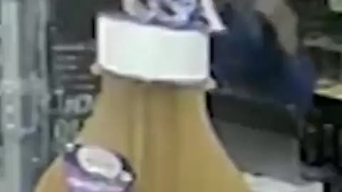 Boomer Store Owner Make Thugs Cry Like Little Girls