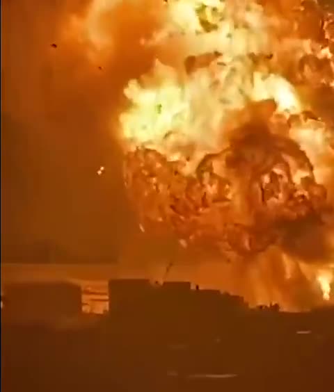 Vídeo mostra grande explosão e depósito de gás em Marrocos