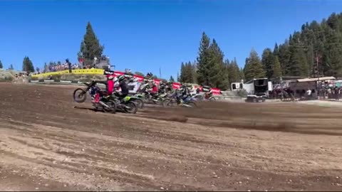 Dirt Bikers Race