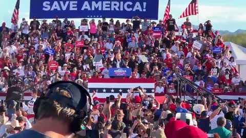 LOVE THAT BIG, BEAUTIFUL CROWD!!!😍😍😍