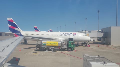 Airbus A320 PR-MHM sendo reabastecido