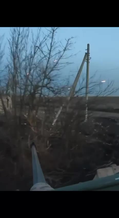 ‼️ Bradley suppresses Russian infantry fighting vehicles with fire, covering the