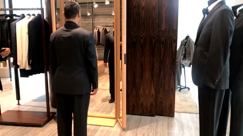 20180811 在与川普总统同一家定制西装店直播