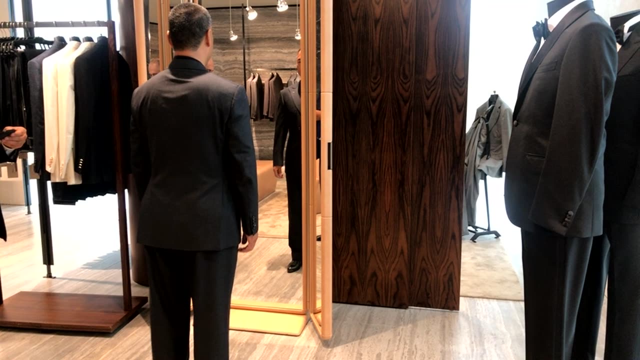 20180811 在与川普总统同一家定制西装店直播