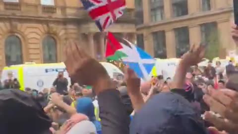 Patriots sing Rule Britannia in George Square, Glasgow, as leftists bussed in by