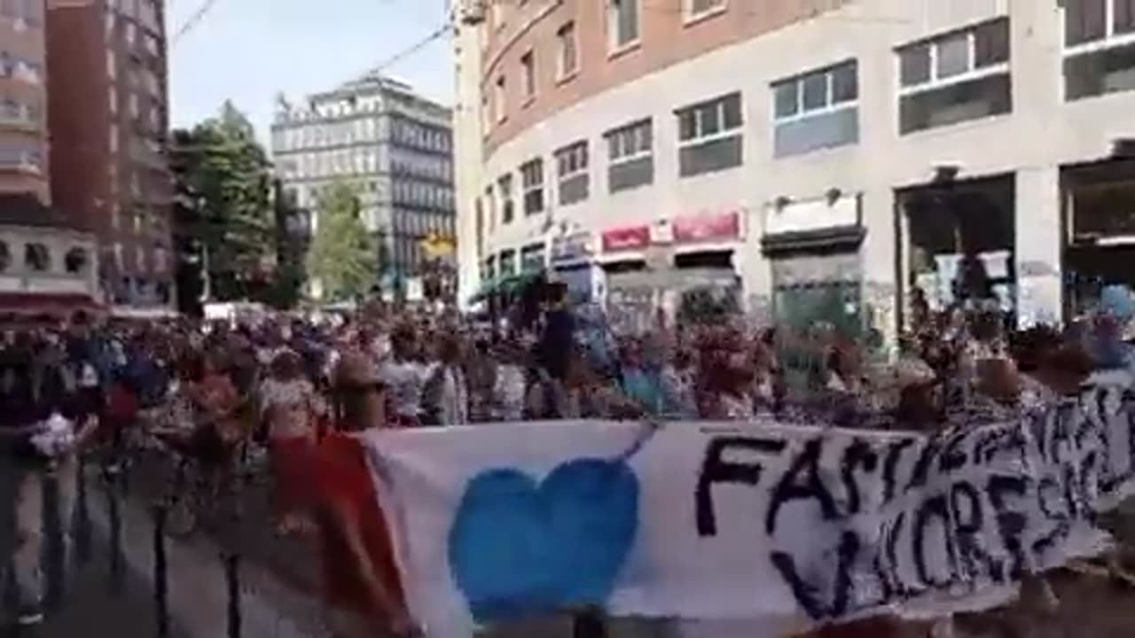 ✊🏻🏛🇮🇹 ULTIMO: Gran protesta en Milán,