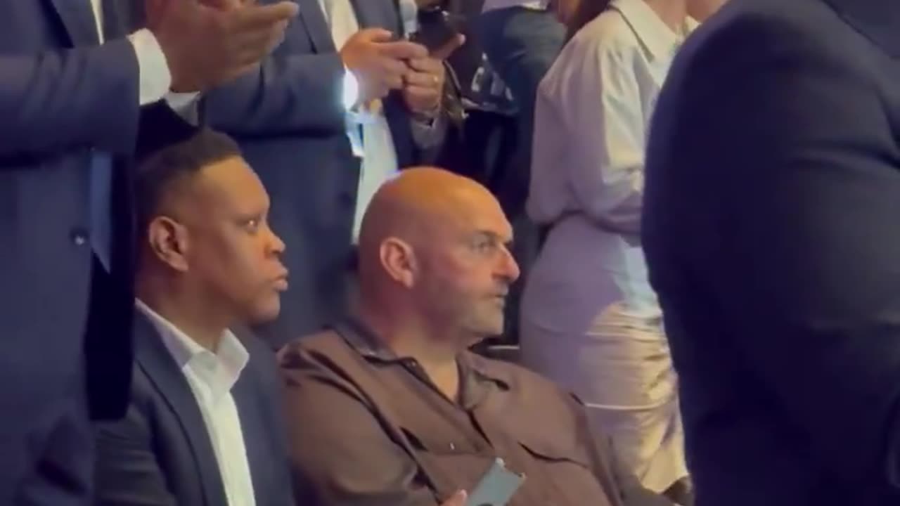 John Fetterman refused to stand and looked away when Josh Shapiro
