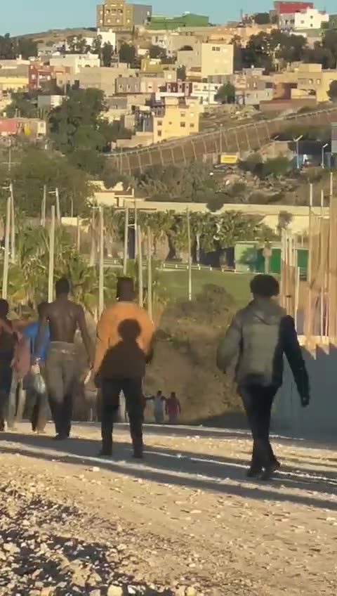 The invasion continues 《 More than a thousand Africans stormed the Spanish border 》.