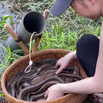 Unbelievable_Oil_Fishing_Technique_With_Survival_Skills(720p)