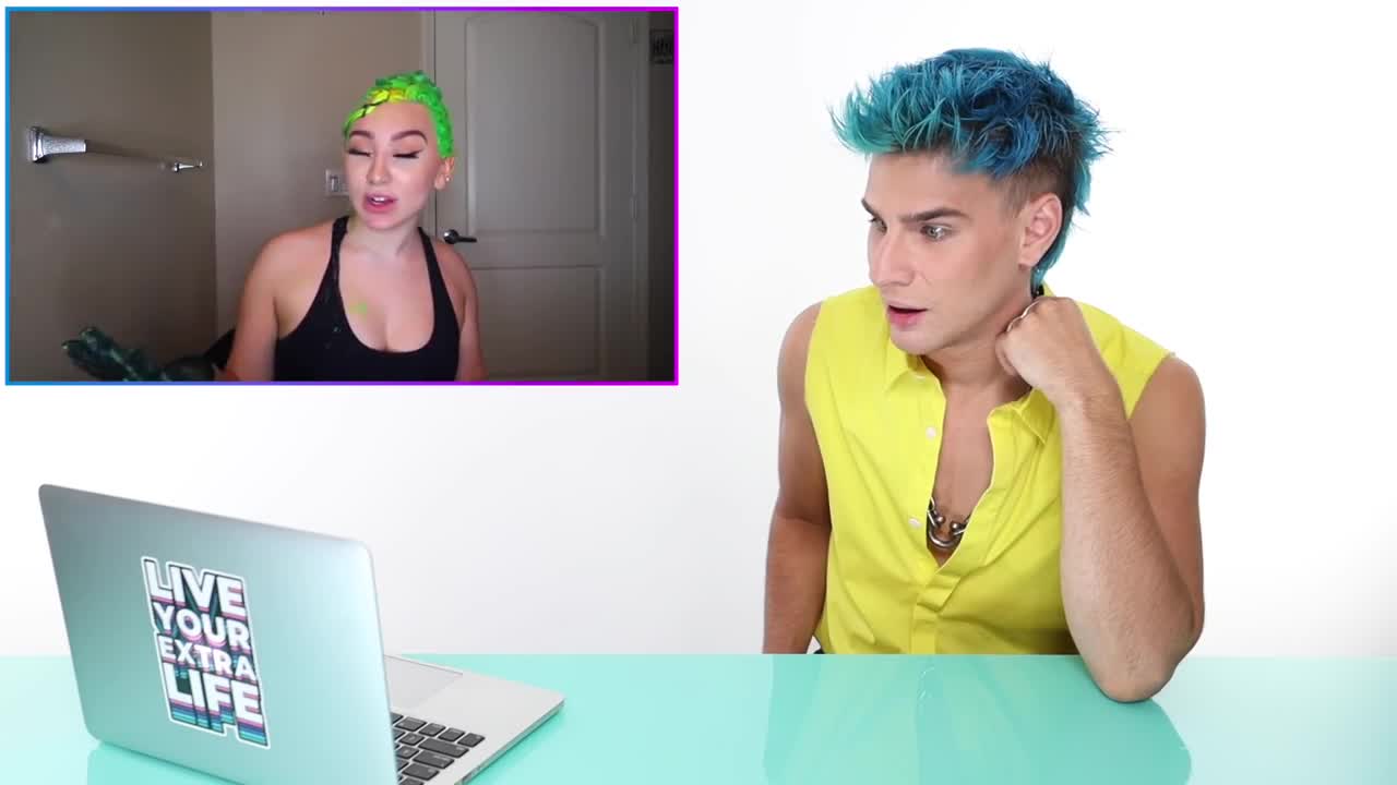 Pro Hairdresser Highlighter Hair Coloring Tutorial.