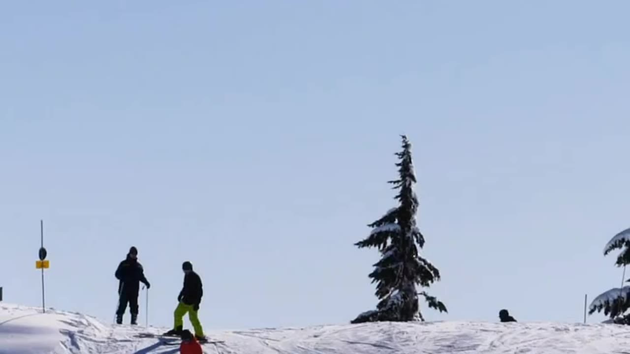 skiing 🎿⛸️ in France at Les Trois Vallées 😎