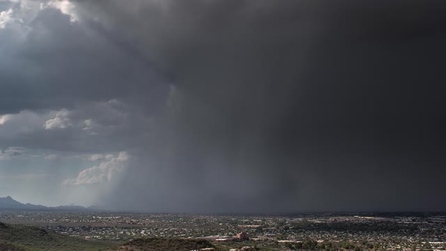 Time lapse: Stunning microburst thunderstorm in Arizona