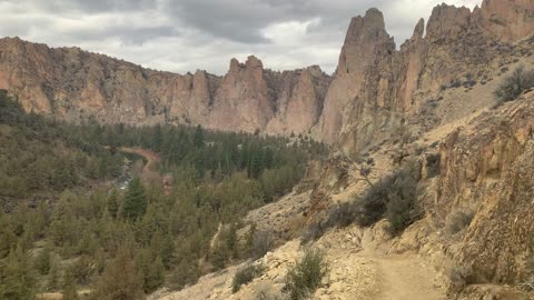 Central Oregon – Smith Rock State Park – Beautiful Canyon Landscape – 4K