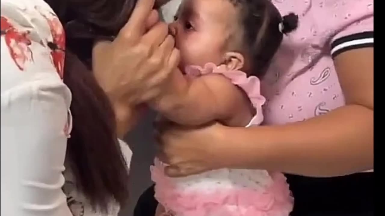 Cute baby saw the doc who gave her the shot and went full revenge—'Taste your own medicine!' 😂👶💉"