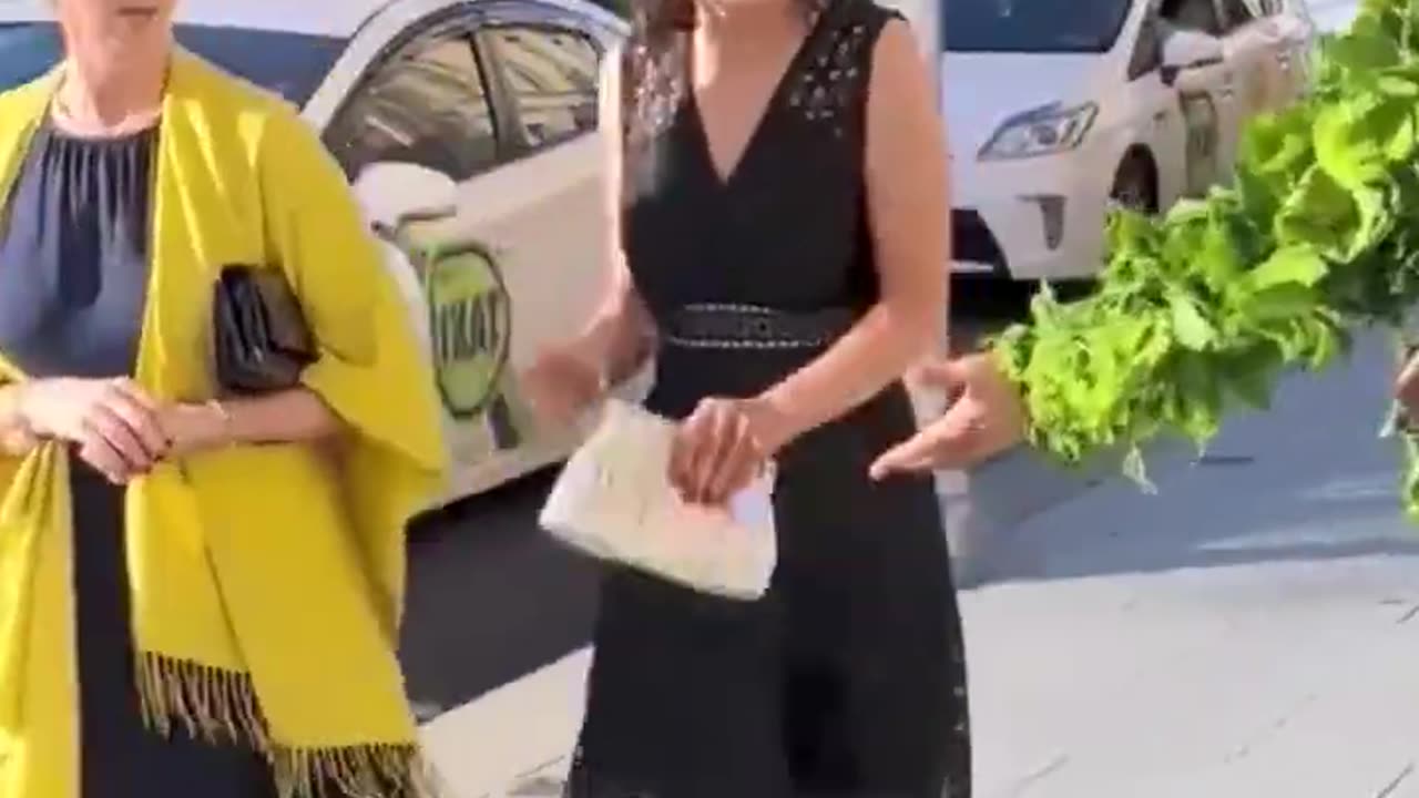 Speechless bushman reaction 😂 #pranks #prank