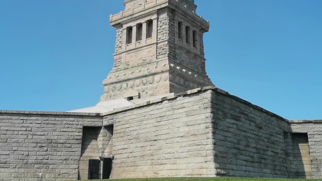 USA Statue Live
