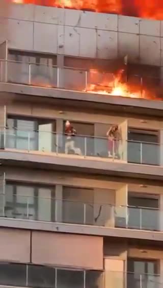 España | Última hora | Incendio masivo en un bloque de pisos, en Valencia.