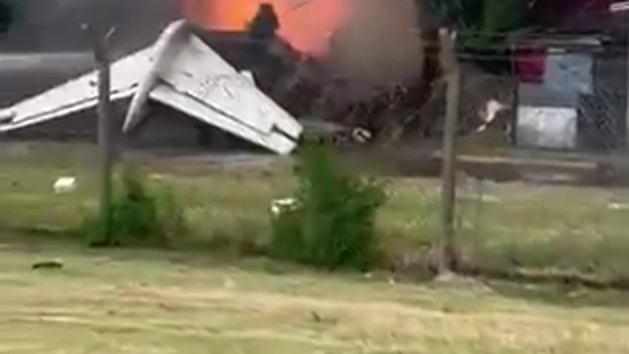 Bombardier 300 jet, LV-GOK, collided with a structure during approach at San Fernando Airport