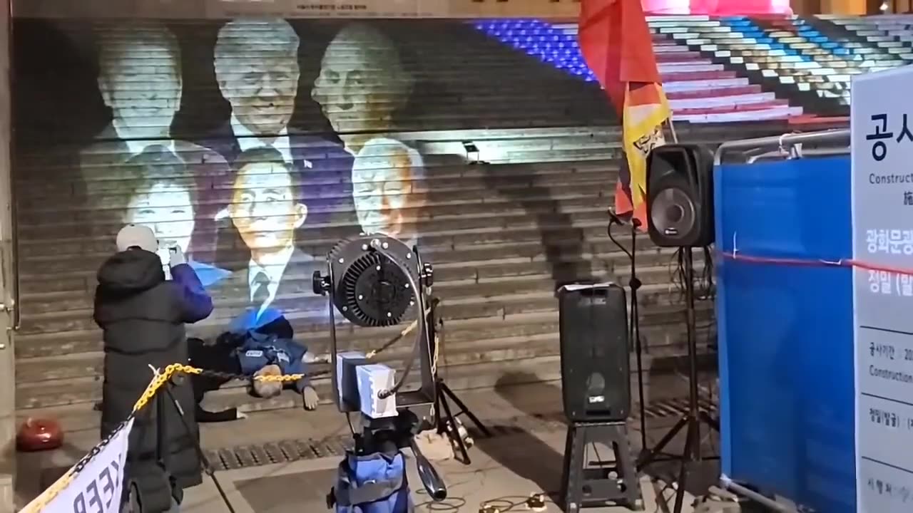 20201225_V3_S01(OHOTQqxk2v8)절실히 생각나는 지난 지도자는_ 국민주권이 흔들리는 현실! 광화문 세종문화회관 앞
