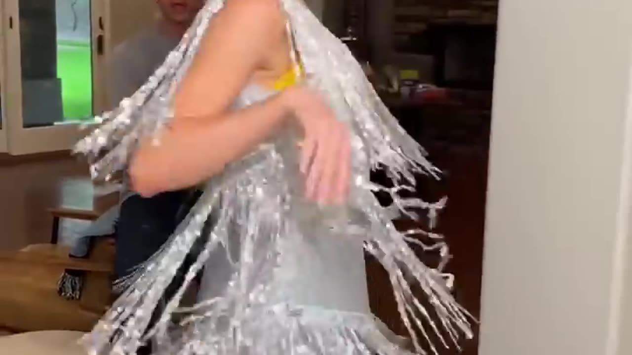 Real life transforming Cinderella dress! 👗😲