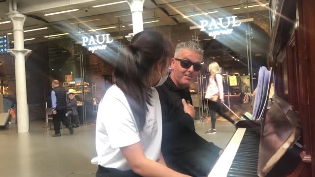 Classical Piano Girl (Named 'Wow') Converts To Boogie Woogie