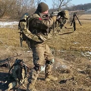 Ukrainian Soldier Testing New Ammo Feed System