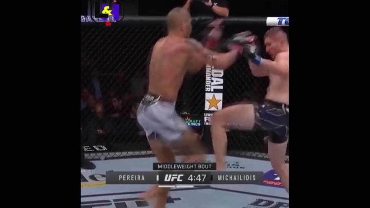 Super joelhada voadora de Alex Pereira
