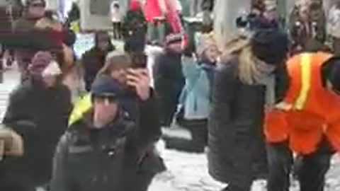 Benita - feb 19 2022 - Ottawa protesters kneel in prayer