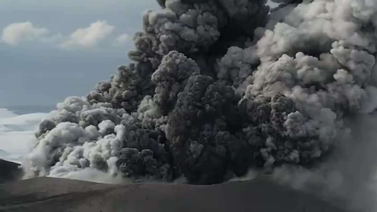 Erupción del volcán Ebeko, en la isla Paramushir