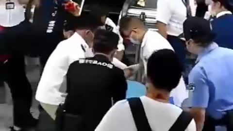 Using an escalator as a conveyor belt fails