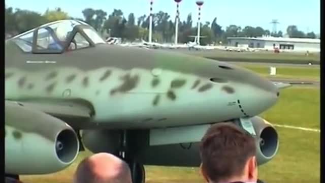 Messerschmitt Me 262 "Schwalbe" - First Flight Over Berlin after 61 Years, Historical Footage!