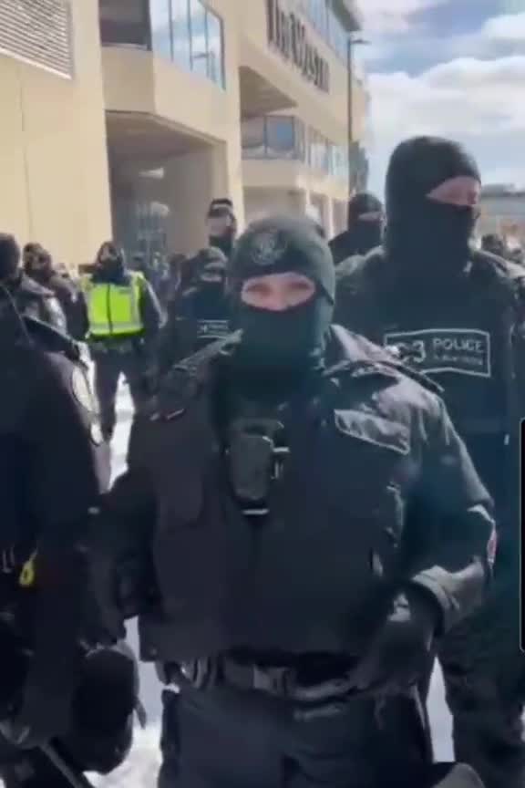 A Freedom Protestor Tells the Tyrannical Ottawa Police the Truth