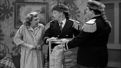 Honeymooners E10 (Hello, Mom)