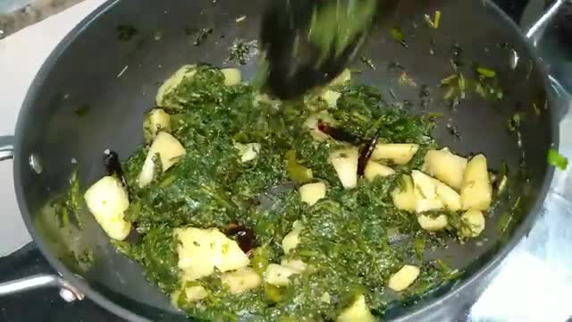 Aloo Palak Recipe/ Simple Recipe For Potato Spinach