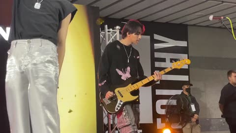 [FANCAM] Paper planes live at MRT Chatuchak ep5 mrt music journey 2023 Complicated live live
