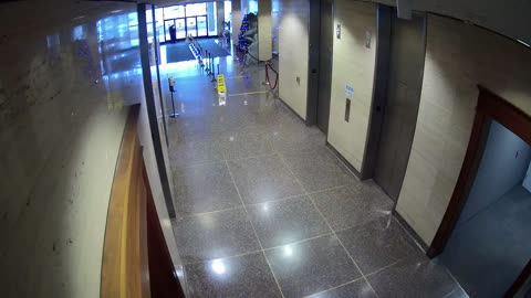 8003FCOB01ElevatorLobby_2021-01-06_13h40min01s007ms.mp4
