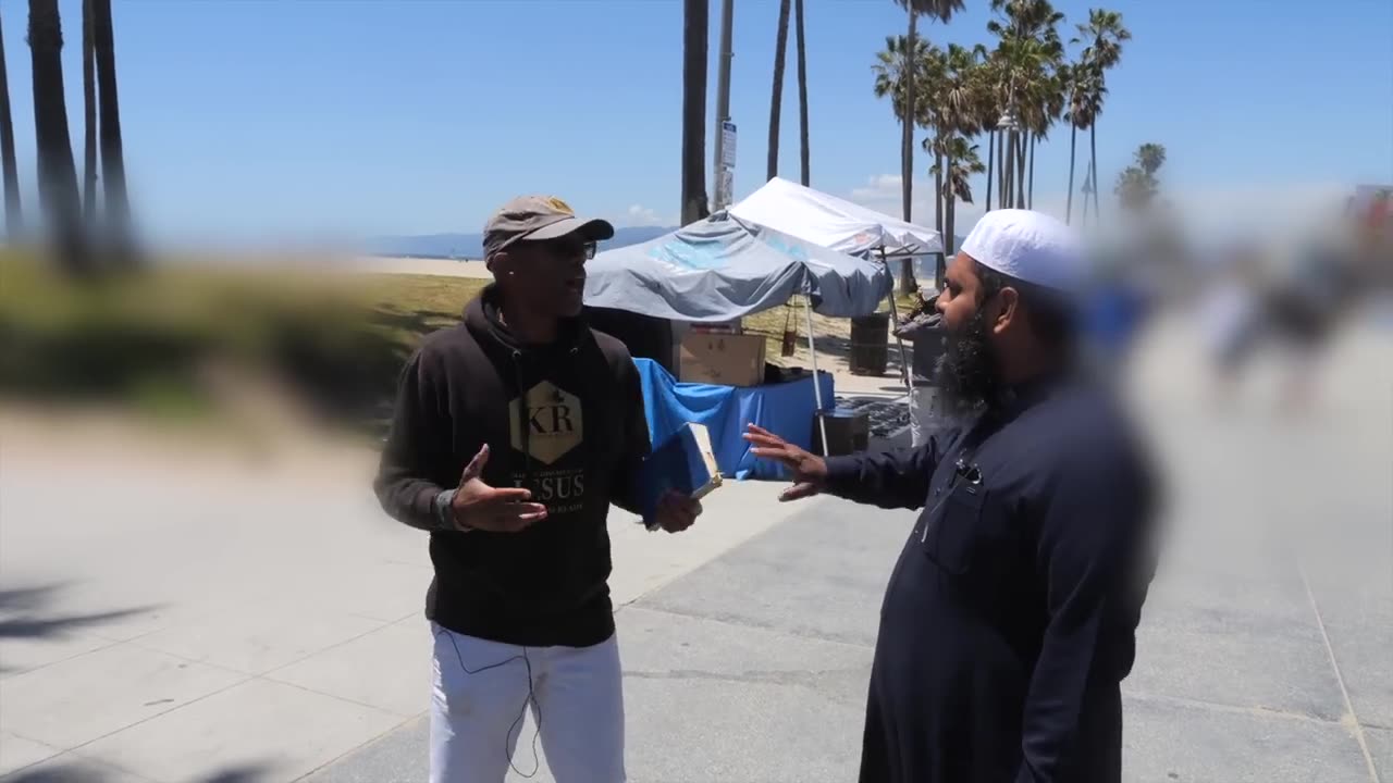 🗣🔥YOU'LL ENTER HELLFIRE!! ⛔Christian Preacher SHUT Down by Shaykh Uthman!