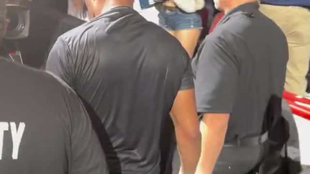 #AndersonSilva leaving the arena after his loss to @jakepaul