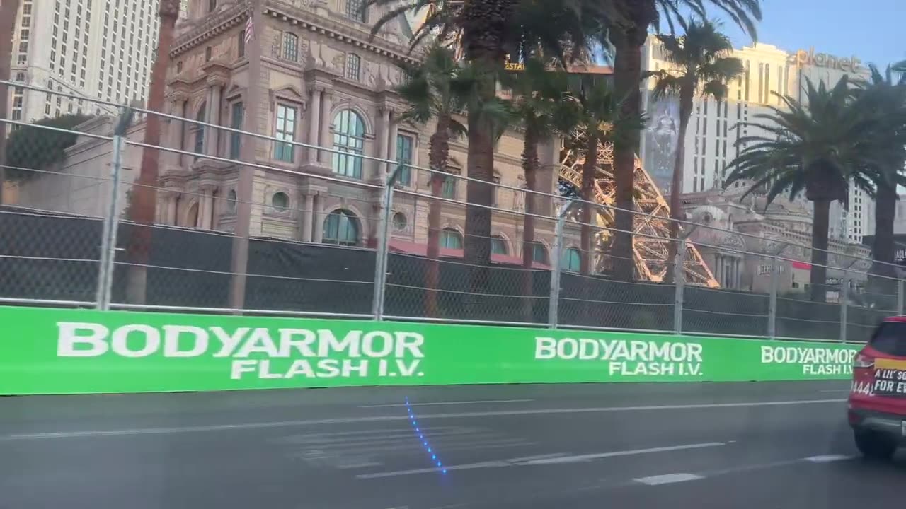 MY FIRST TIME IN LAS VEGAS! | (VLOG) FORMULA 1, MEETING DRIVERS, PARTIES & CASINOS
