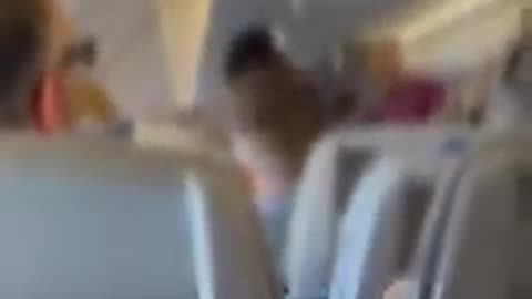 ΙΣΛΑΜΙΣΤΗΣ ΣΕ ΑΕΡΟΠΛΑΝΟ ΠΑΡΙΣΙ-ΑΘΗΝΑ ΑΠΕΙΛΕΙ ΜΕ ΣΦΑΓΕΣ