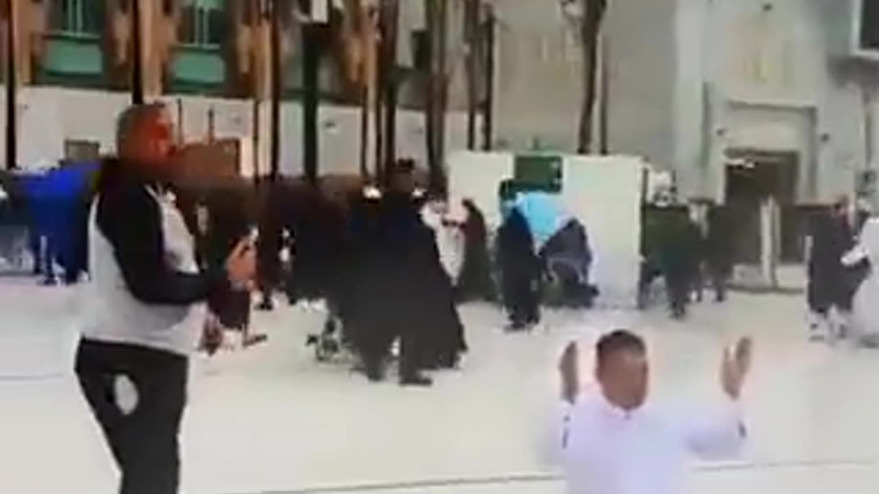 The Black Cube and the New Cube in Saudi Arabia atract all sorts of strange weather